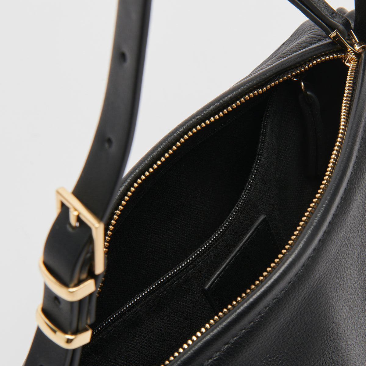 LIVI SHOULDER BAG BLACK LEATHER – Dolce Vita