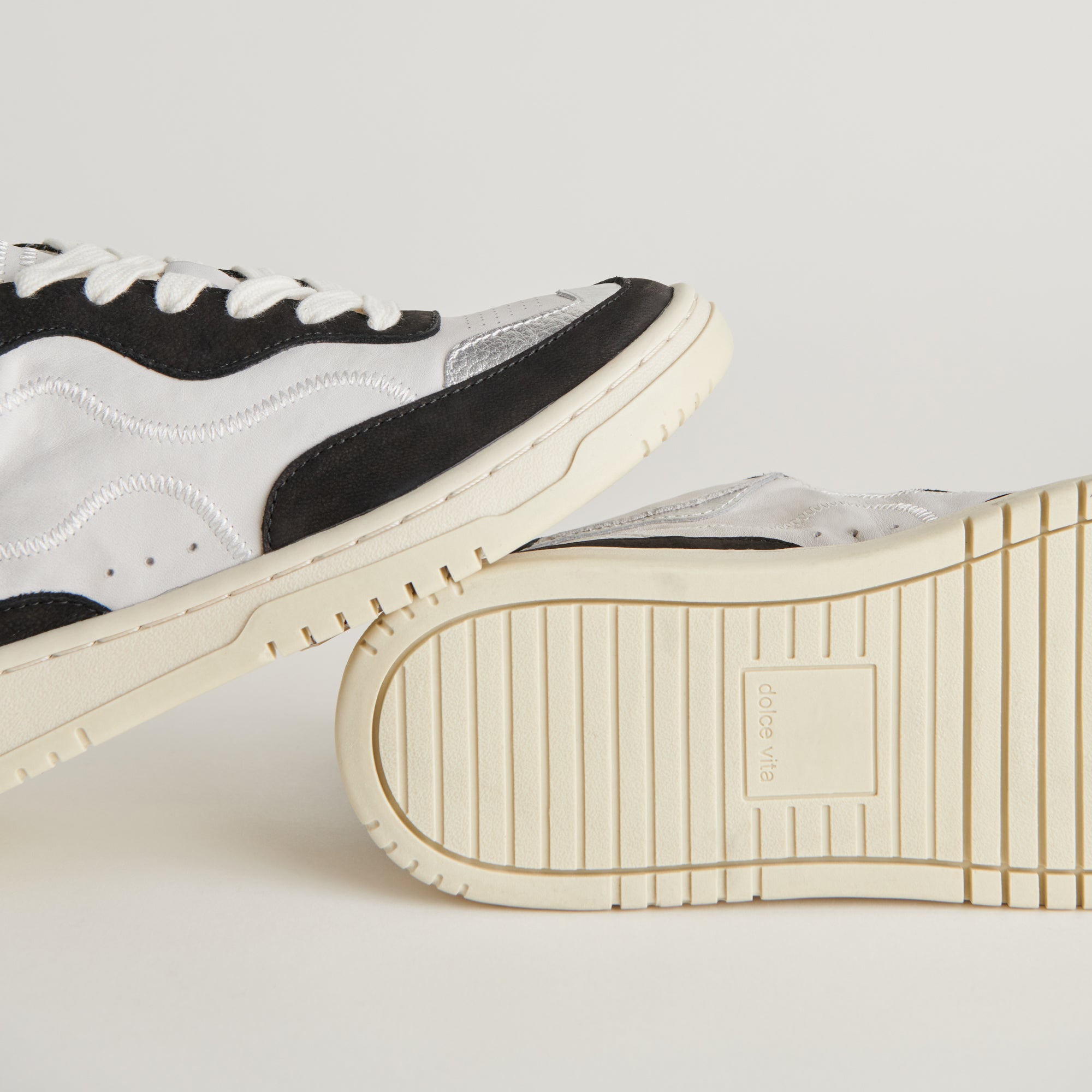 Adella Sneakers White Black Leather  Comfortable White Black Sneakers –  Dolce Vita